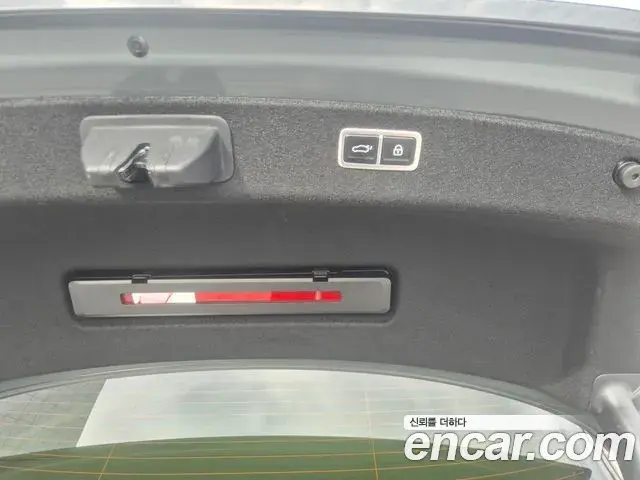 Genesis Electrified G80 2023 — Photo 18/20