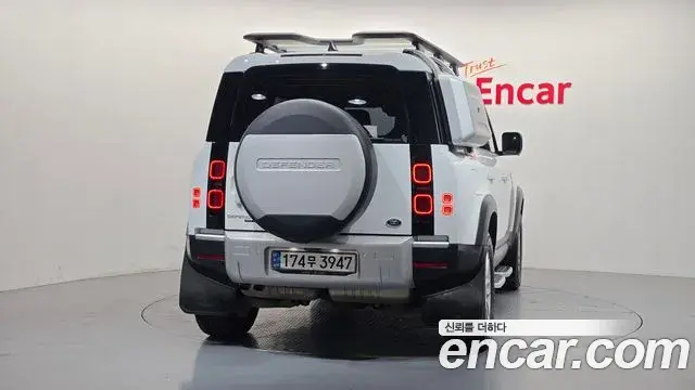 Land Rover Defender 2020 — Photo 4/20