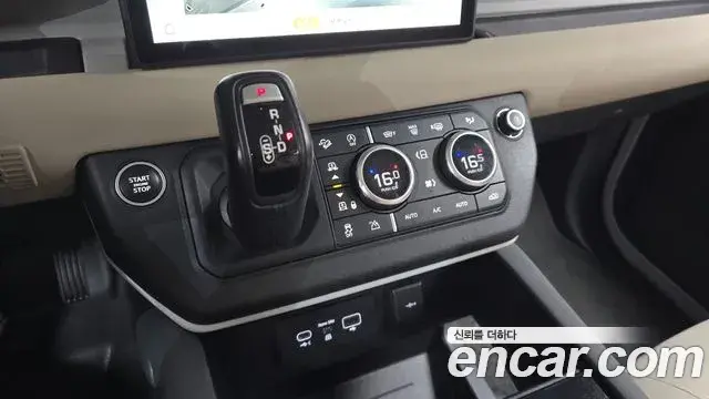 Land Rover Defender 2020 — Photo 9/20