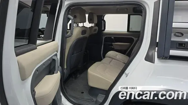 Land Rover Defender 2020 — Photo 11/20