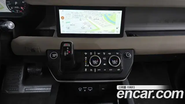 Land Rover Defender 2020 — Photo 13/20