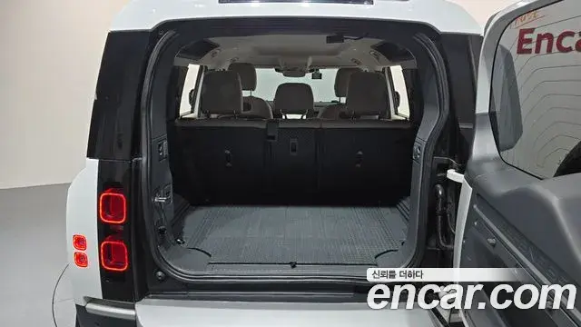 Land Rover Defender 2020 — Photo 20/20