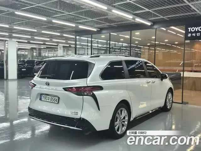 Toyota Sienna 2022 — Photo 1/20