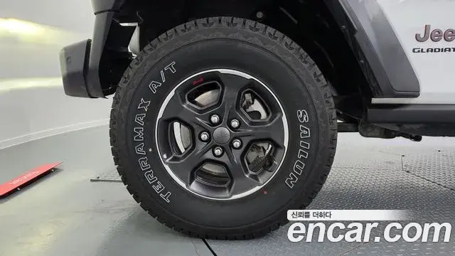Jeep Gladiator 2023 — Photo 4/20