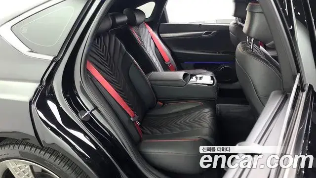 Genesis Electrified G80 2024 — Photo 11/20