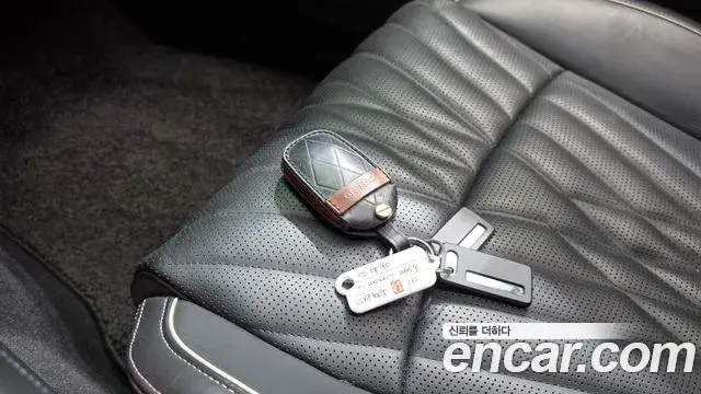 Genesis G90 2022 — Photo 16/20