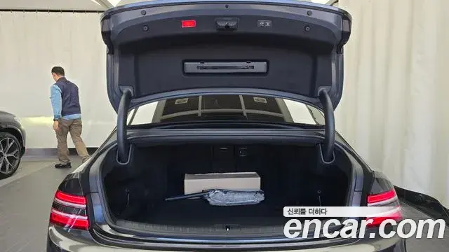 Genesis Electrified G80 2025 — Photo 16/20