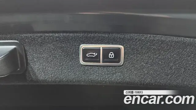 Genesis Electrified G80 2022 — Photo 16/20