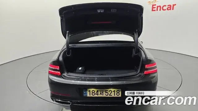 Genesis Electrified G80 2022 — Photo 17/20