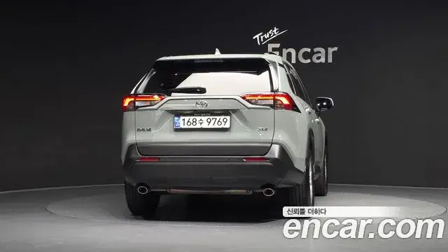 Toyota RAV4 2019 — Photo 4/20