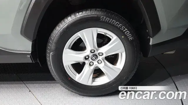 Toyota RAV4 2019 — Photo 5/20