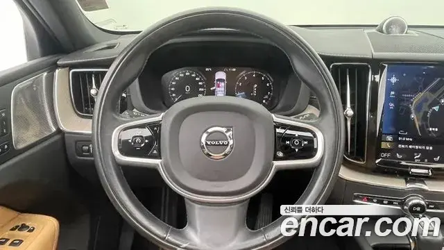 Volvo XC60 2020 — Photo 5/20