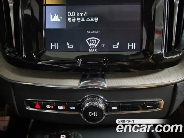 Volvo XC60 2020 — Photo 11/20