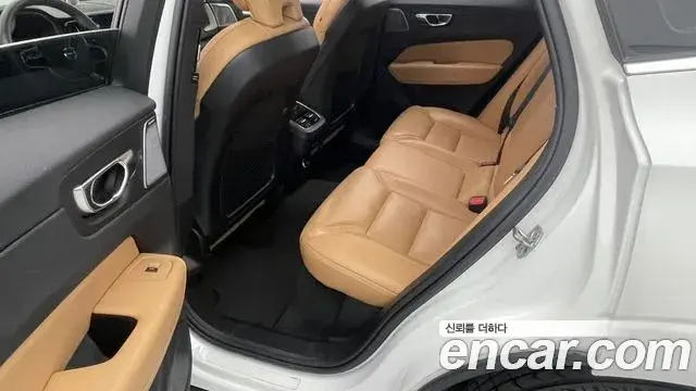 Volvo XC60 2020 — Photo 16/20