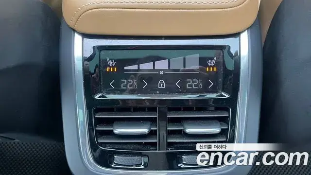 Volvo XC60 2020 — Photo 17/20