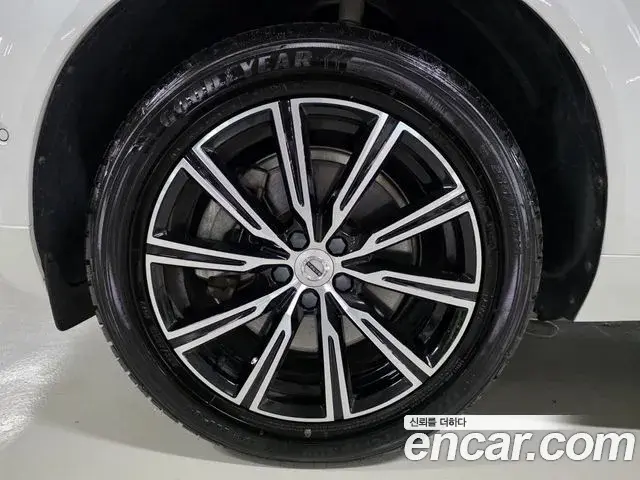 Volvo XC60 2020 — Photo 20/20