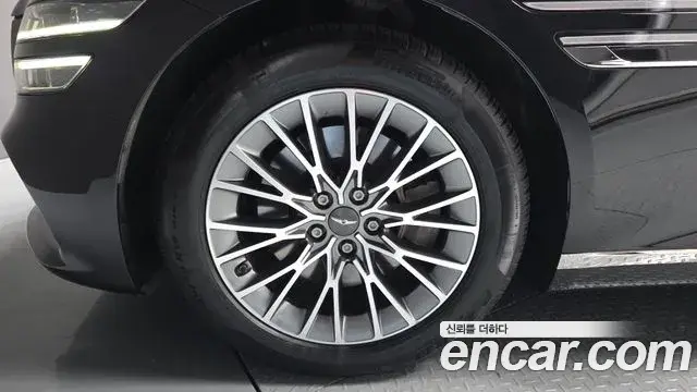 Genesis Electrified G80 2022 — Photo 5/20