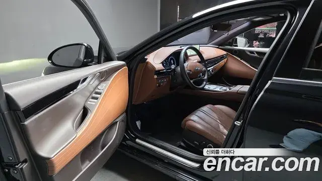 Genesis Electrified G80 2022 — Photo 10/20