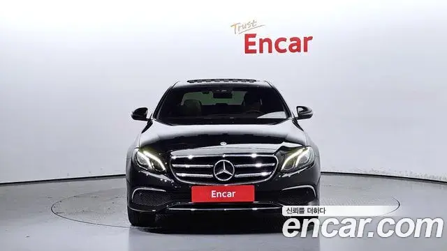 Mercedes-Benz E-Class 2019 — ფოტო 10/20