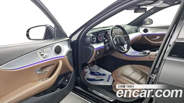 Mercedes-Benz E-Class 2019 — ფოტო 18/20