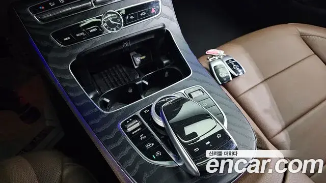 Mercedes-Benz E-Class 2019 — ფოტო 6/20