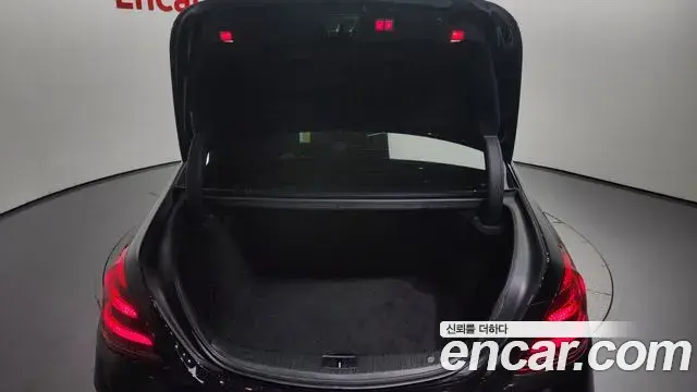 Mercedes-Benz S-Class 2018 — Photo 17/20
