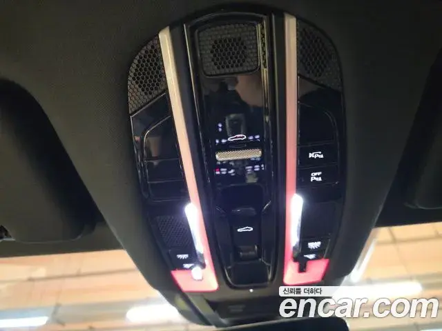 Porsche Cayenne 2020 — ფოტო 17/20