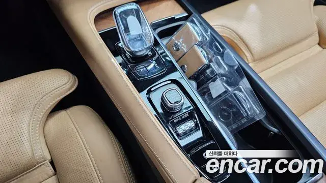Volvo XC90 2020 — Фото 9/20