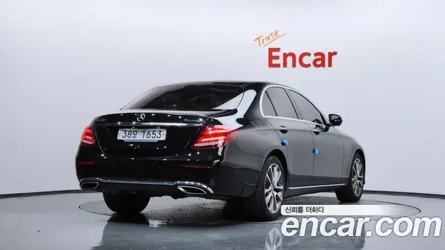 Mercedes-Benz E-Class 2018 — Şəkil 11/20