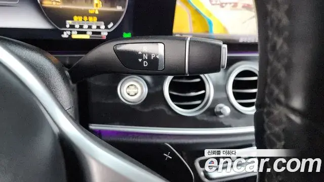 Mercedes-Benz E-Class 2018 — Şəkil 15/20