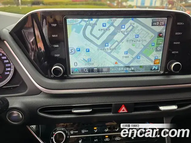 Hyundai Sonata Hybrid 2022 — Photo 17/20