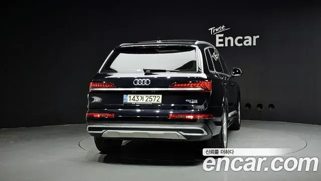 Audi Q7 2021 — Фото 4/20
