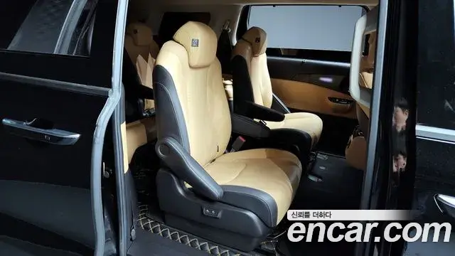 Kia Carnival 2021 — ფოტო 6/20