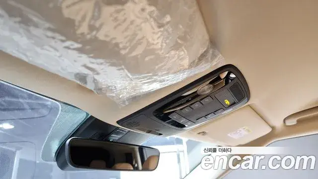 Kia Carnival 2021 — ფოტო 18/20