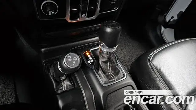Jeep Wrangler 2022 — Şəkil 10/20