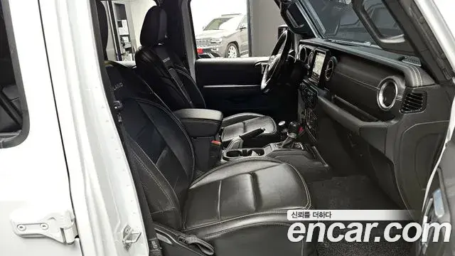 Jeep Wrangler 2022 — Şəkil 9/20