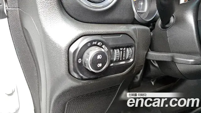 Jeep Wrangler 2022 — Şəkil 12/20