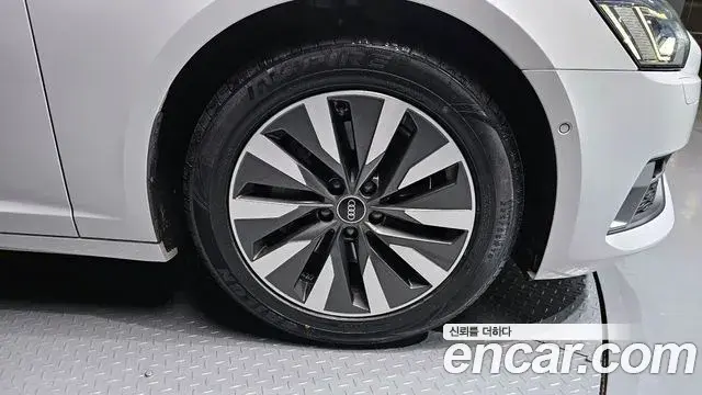 Audi A6 2021 — ფოტო 14/20