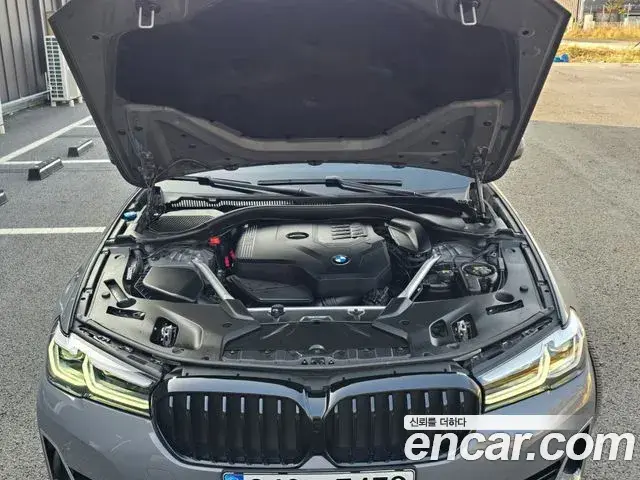 BMW 5 Series 2022 — Photo 12/20