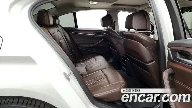 BMW 5 Series 2020 — ფოტო 14/20