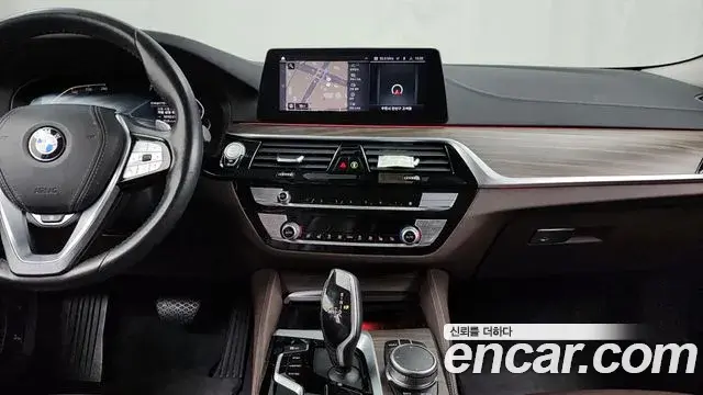 BMW 5 Series 2020 — ფოტო 20/20