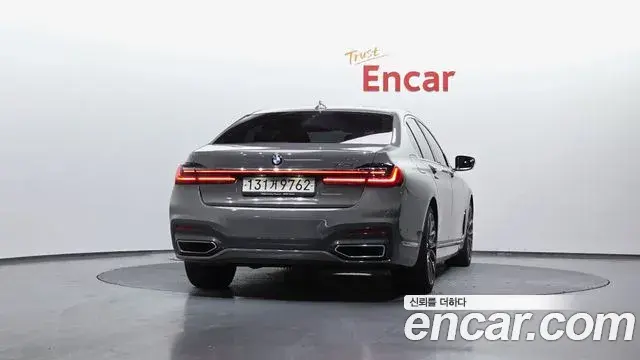 BMW 7 Series 2022 — ფოტო 8/20