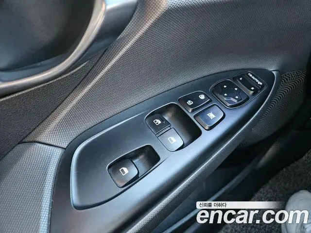 Hyundai Veloster 2021 — ფოტო 9/20