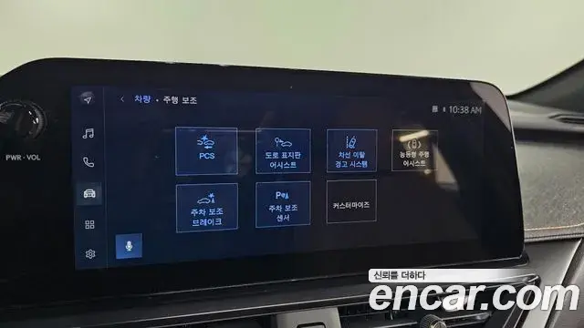 Lexus UX300h 2025 — Photo 18/20