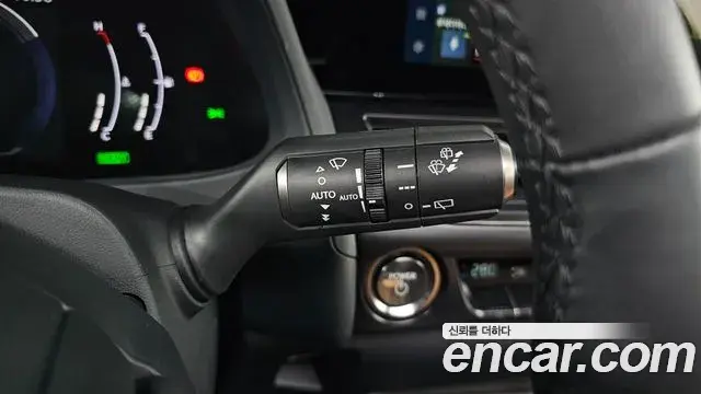 Lexus UX300h 2025 — Photo 14/20