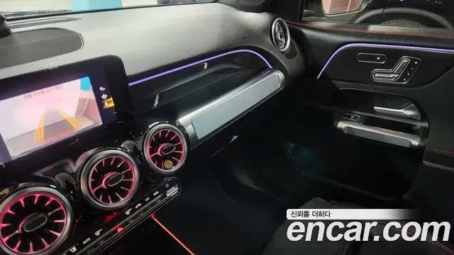 Mercedes-Benz GLB-Class 2022 — ფოტო 16/20