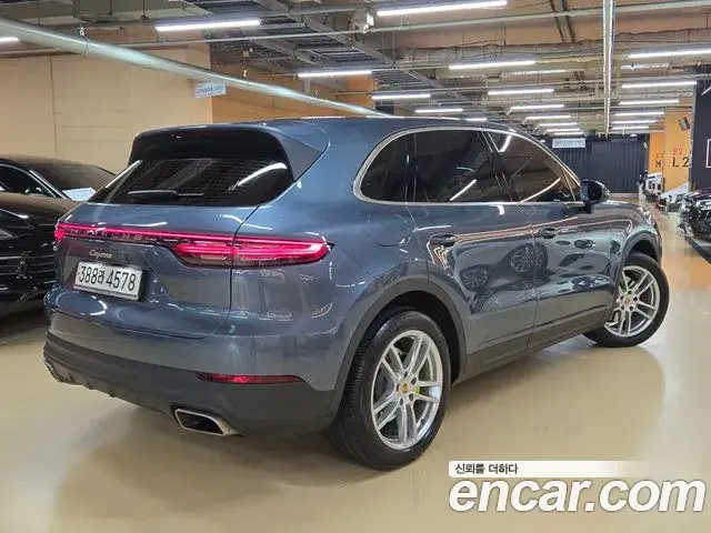 Porsche Cayenne 2020 — ფოტო 4/20