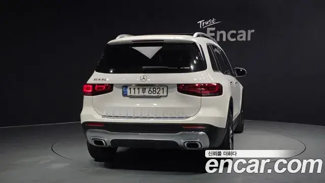 Mercedes-Benz GLB-Class 2021 — Photo 16/20