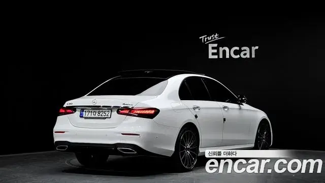 Mercedes-Benz E-Class 2023 — ფოტო 19/20