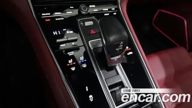 Porsche Panamera 2023 — ფოტო 15/20
